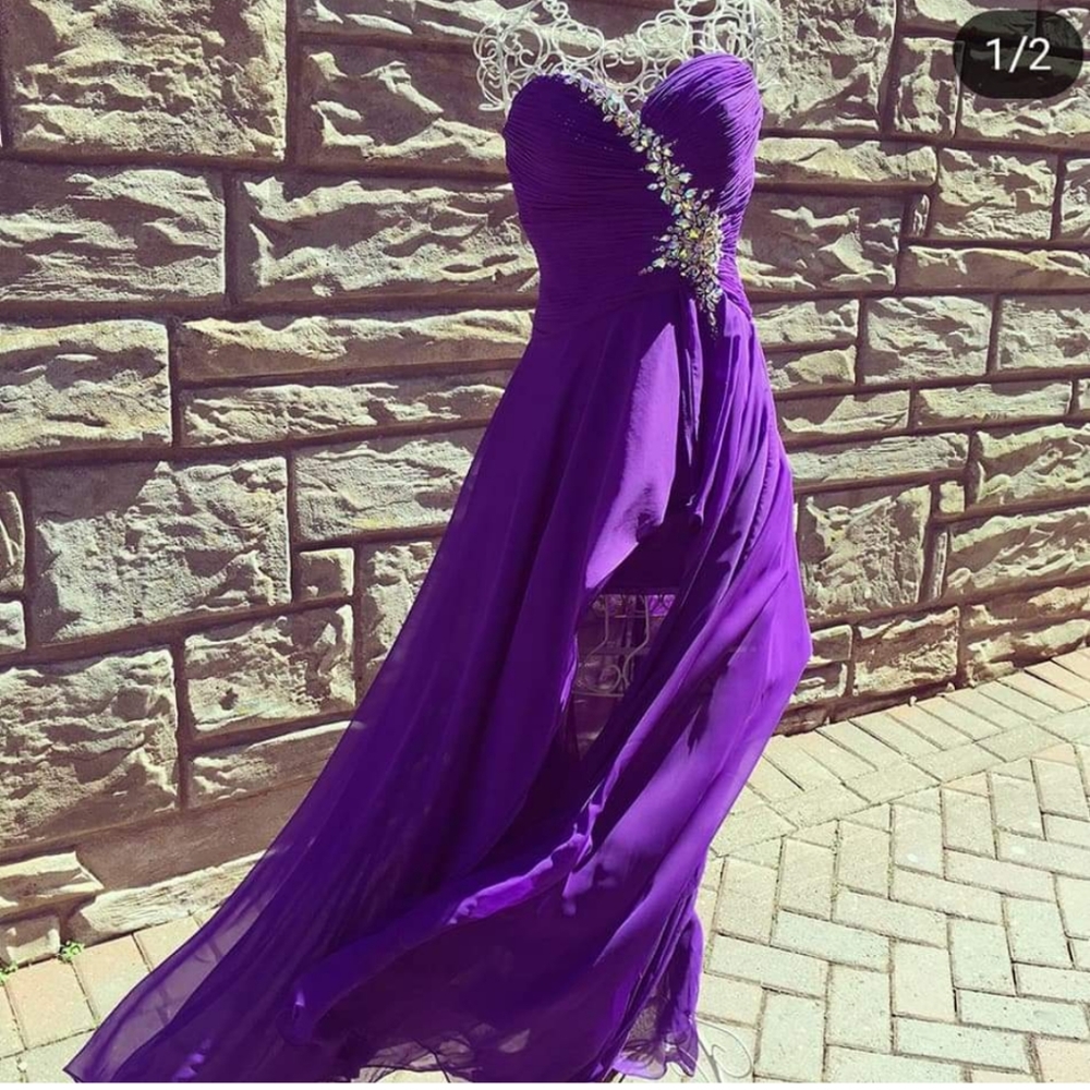 Beautiful strapless prom dress